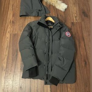 Unisex Grey down hooded jacket Canada goose